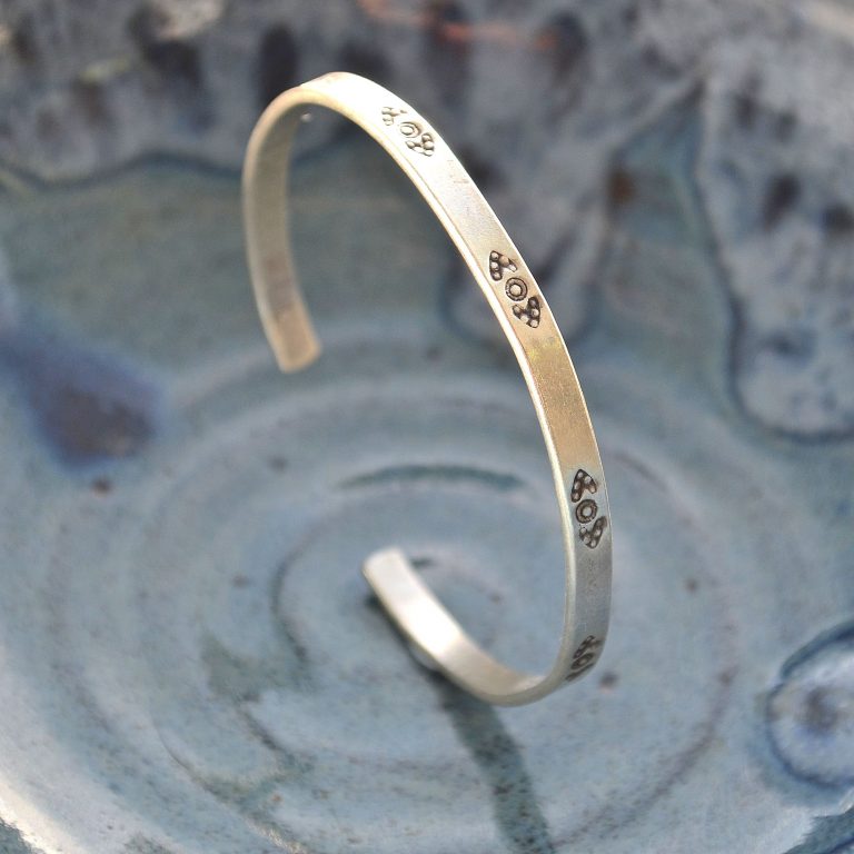 Load image into Gallery viewer, Karen Hilltribe Silver Bangle - Betty
