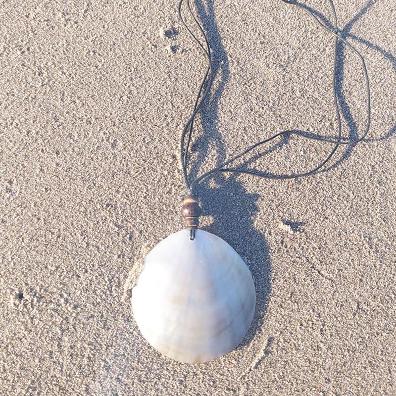 Load image into Gallery viewer, Large Sea Shell Pendant with Coco Beads

