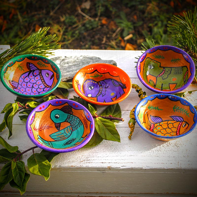 Load image into Gallery viewer, Hand Painted Terracotta Bowls -Set of 5.
